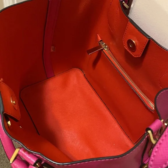 Michael Kors Fuchsia Leather Medium Tote pre-loved. - Picture 7 of 13